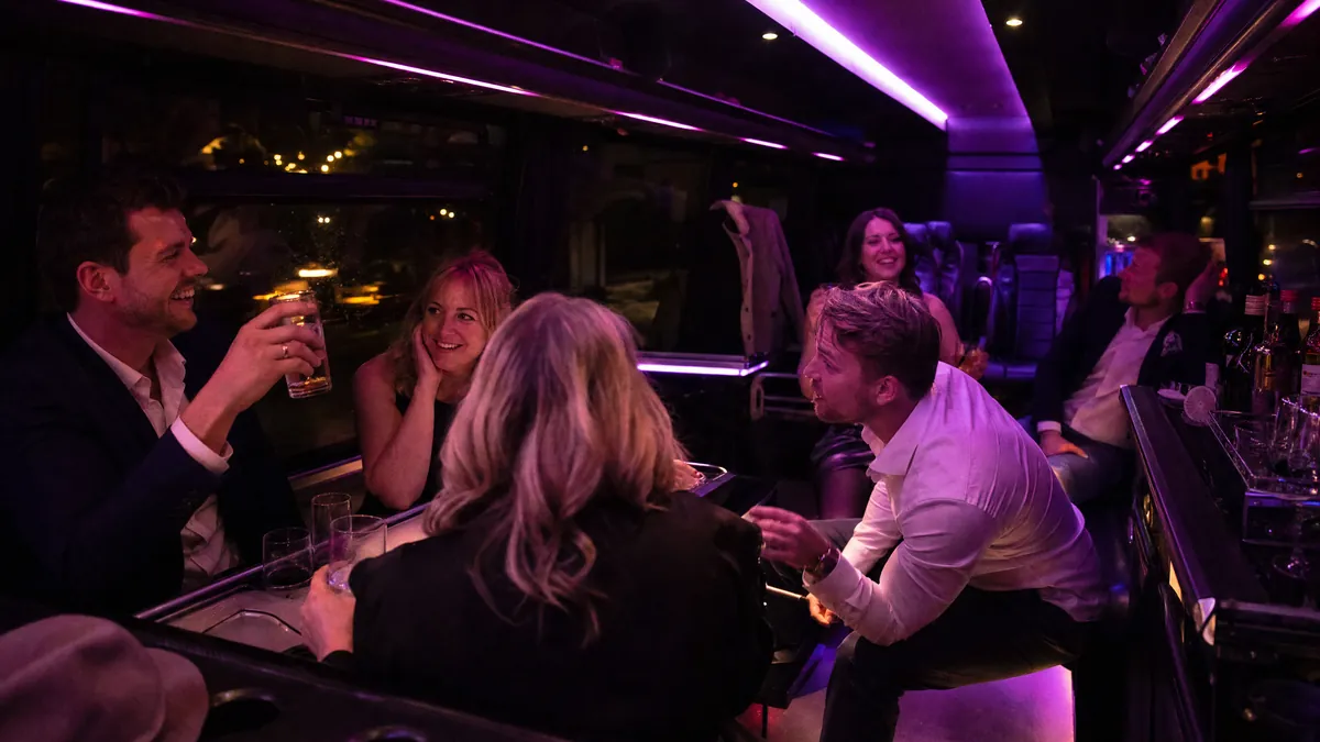 Utdrikningslag på partybuss: slik gjør dere det